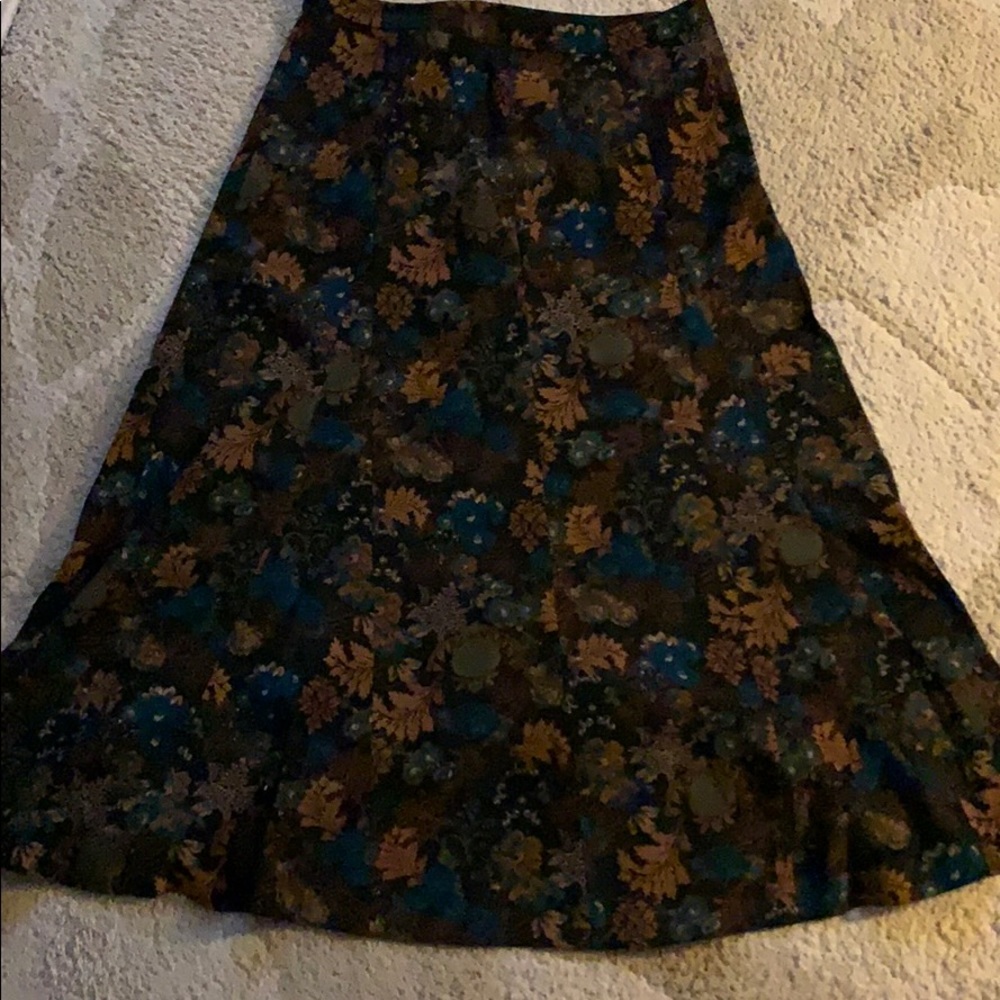Women’s a line mid length skirt